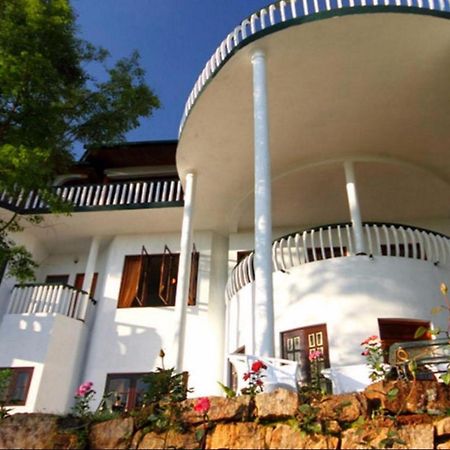 אלה The Hideaway Hotel מראה חיצוני תמונה