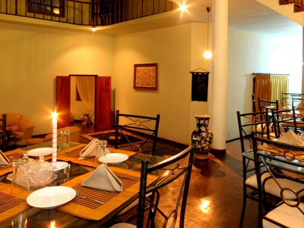 אלה The Hideaway Hotel מראה חיצוני תמונה