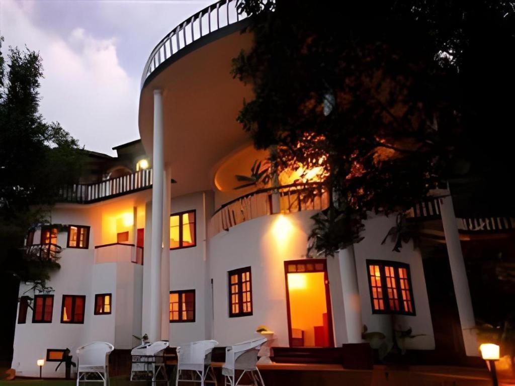 אלה The Hideaway Hotel מראה חיצוני תמונה