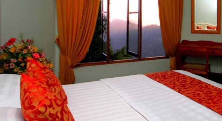 אלה The Hideaway Hotel מראה חיצוני תמונה