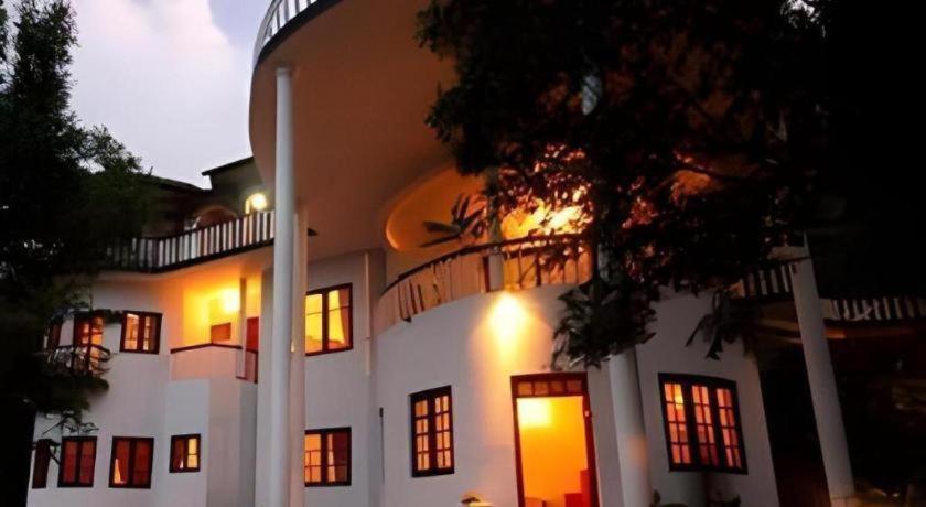 אלה The Hideaway Hotel מראה חיצוני תמונה